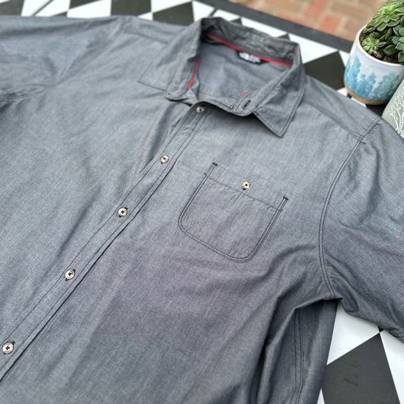 Men’s The North Face Short Sleeved Button Up Shirt - Picture 2 of 6